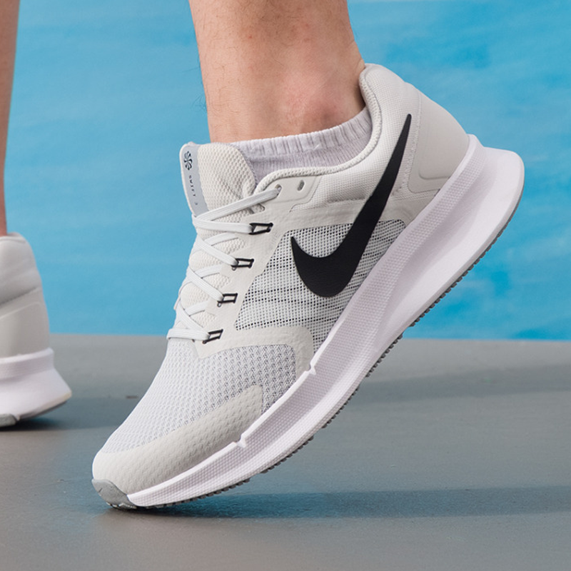 Nike Men's Run Swift 3 Breatha - Men Shoes Size Nike recensie en prijs
